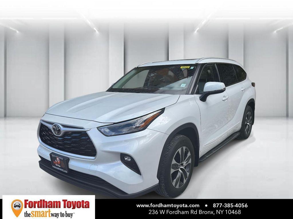 used 2022 Toyota Highlander car, priced at $36,199