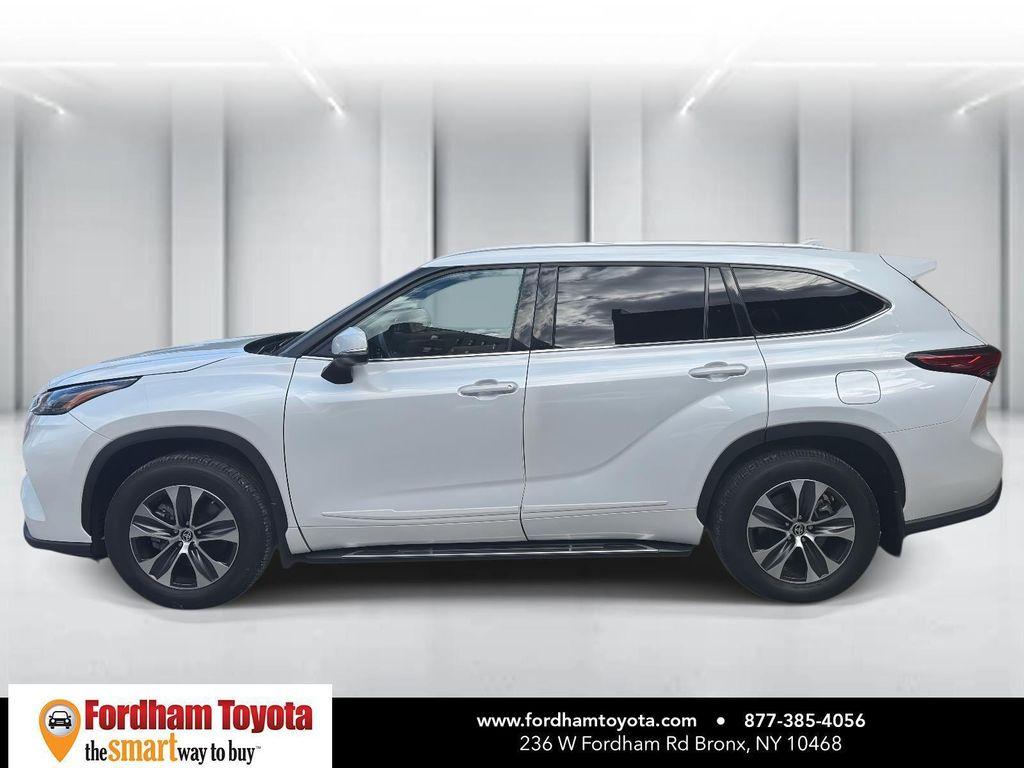 used 2022 Toyota Highlander car, priced at $36,199