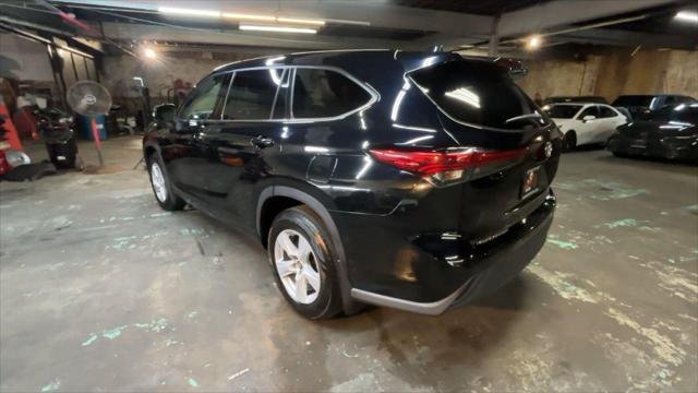 used 2021 Toyota Highlander car, priced at $34,999