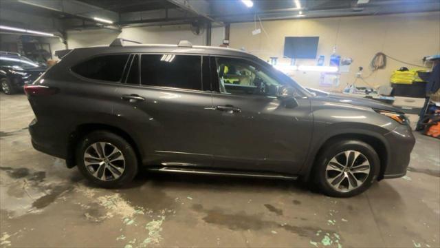 used 2022 Toyota Highlander car, priced at $35,499