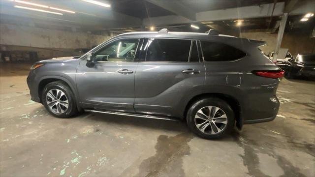 used 2022 Toyota Highlander car, priced at $35,499