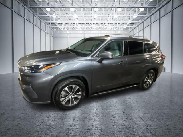 used 2022 Toyota Highlander car, priced at $35,499