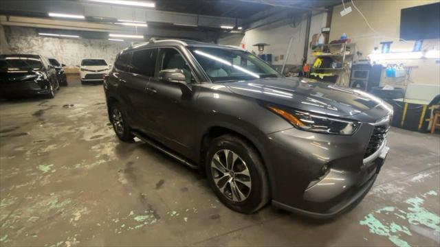 used 2022 Toyota Highlander car, priced at $35,499