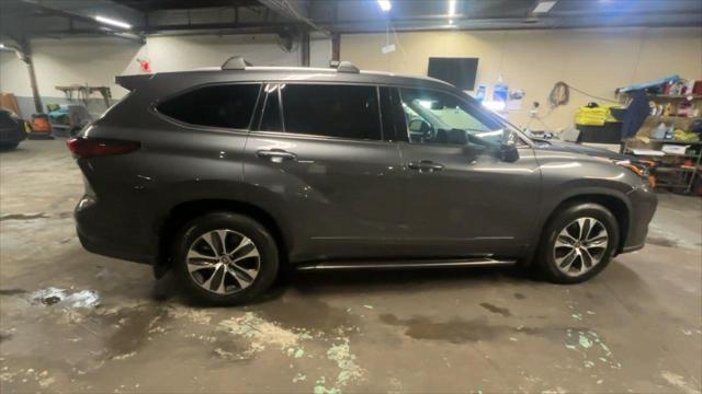 used 2022 Toyota Highlander car, priced at $35,499
