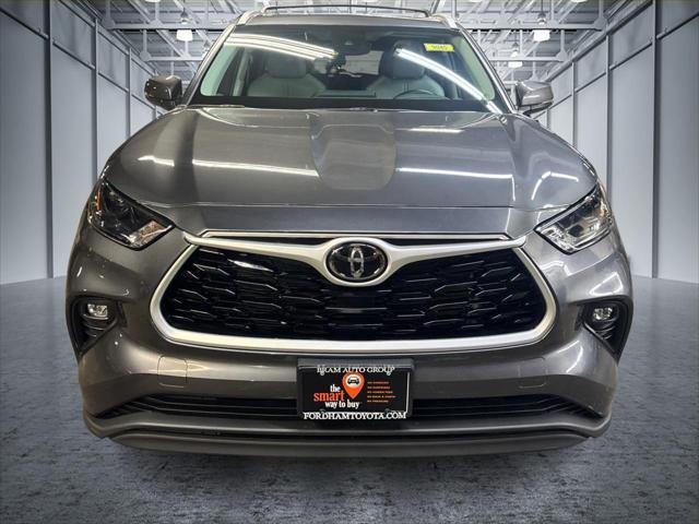 used 2022 Toyota Highlander car, priced at $35,499