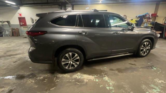 used 2022 Toyota Highlander car, priced at $35,499