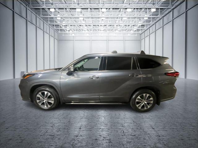 used 2022 Toyota Highlander car, priced at $35,499