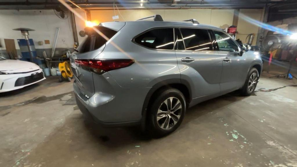 used 2022 Toyota Highlander car, priced at $33,695