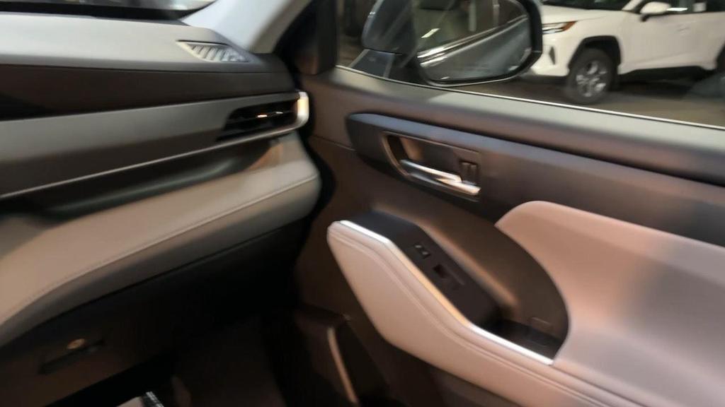used 2022 Toyota Highlander car, priced at $33,695