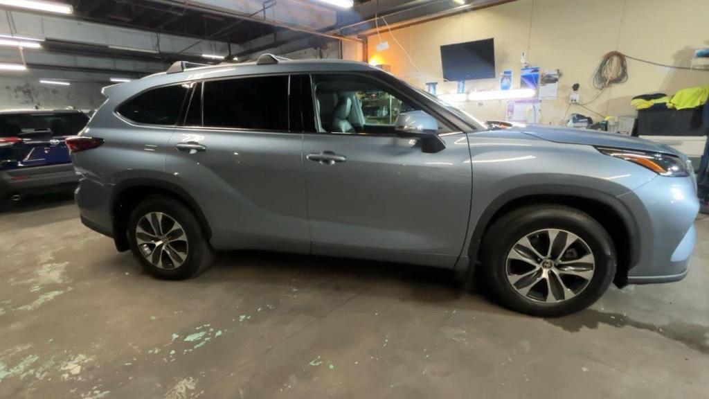 used 2022 Toyota Highlander car, priced at $33,695