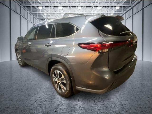 used 2022 Toyota Highlander car, priced at $36,990