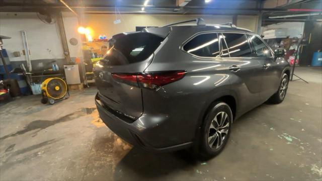 used 2022 Toyota Highlander car, priced at $36,990