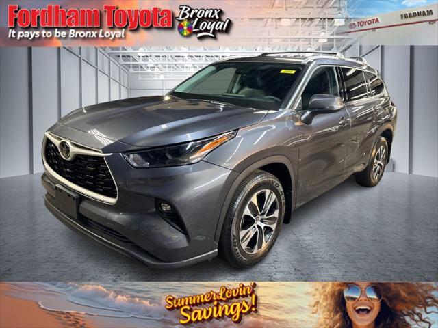 used 2022 Toyota Highlander car, priced at $36,990