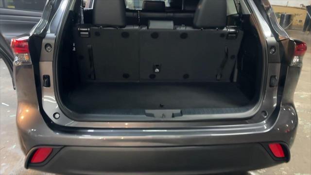 used 2022 Toyota Highlander car, priced at $36,990