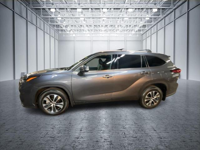 used 2022 Toyota Highlander car, priced at $36,990