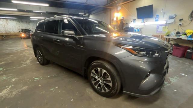 used 2022 Toyota Highlander car, priced at $36,990