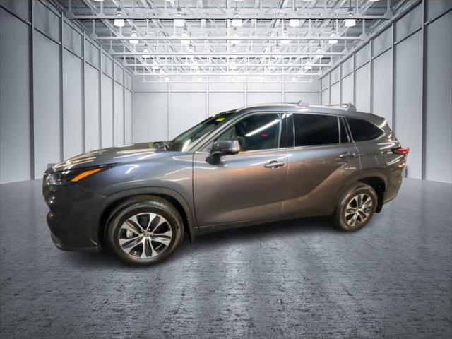 used 2022 Toyota Highlander car, priced at $36,990