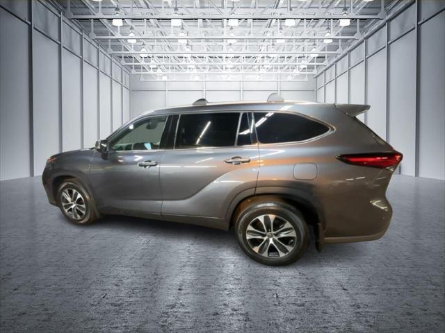 used 2022 Toyota Highlander car, priced at $36,990