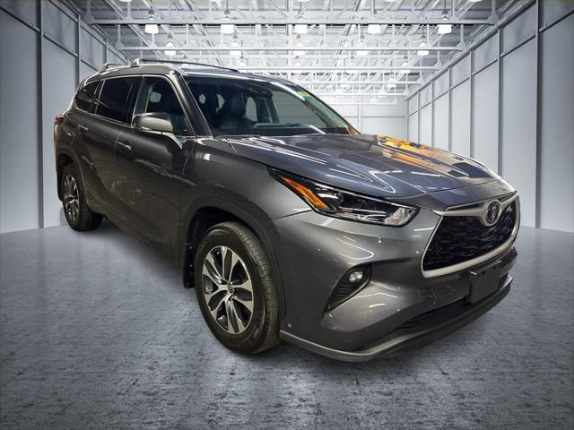 used 2022 Toyota Highlander car, priced at $36,990