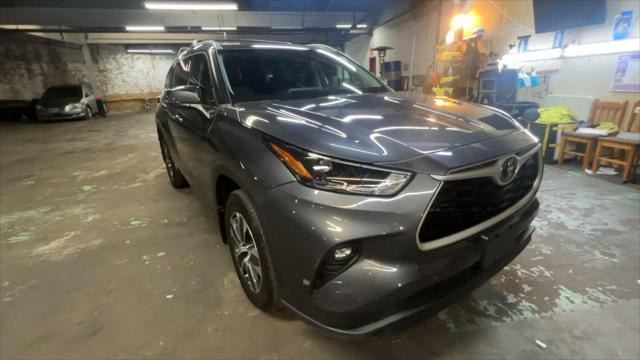 used 2022 Toyota Highlander car, priced at $36,990