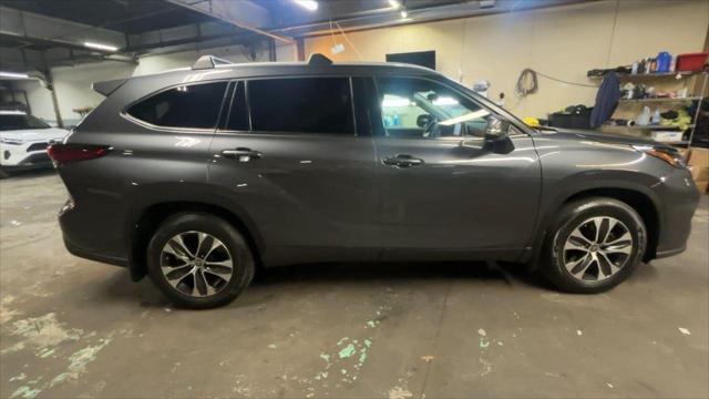 used 2022 Toyota Highlander car, priced at $36,990