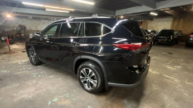 used 2022 Toyota Highlander Hybrid car, priced at $41,499