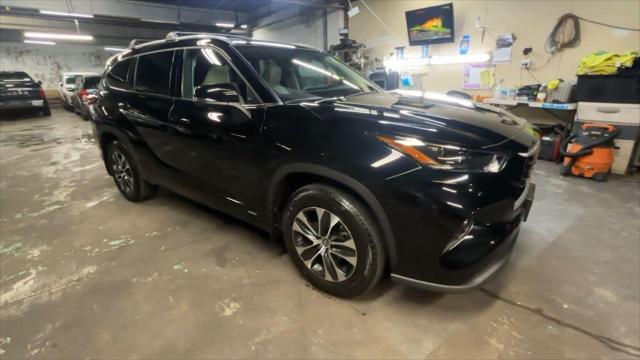 used 2022 Toyota Highlander Hybrid car, priced at $41,499
