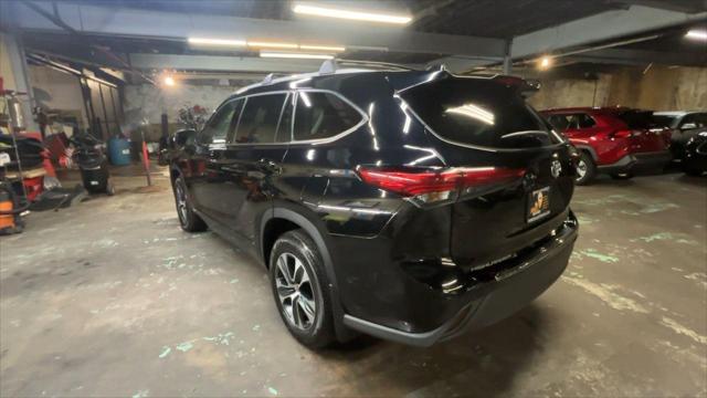 used 2022 Toyota Highlander Hybrid car, priced at $41,499
