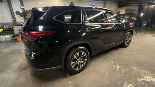 used 2022 Toyota Highlander Hybrid car, priced at $41,499