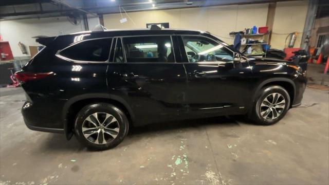 used 2022 Toyota Highlander Hybrid car, priced at $41,499