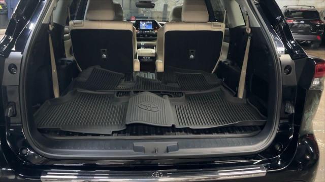 used 2022 Toyota Highlander Hybrid car, priced at $41,499
