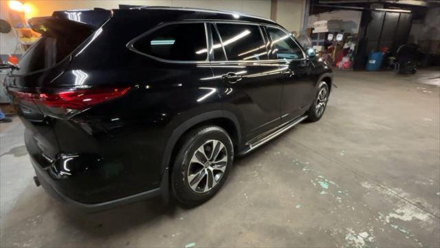 used 2021 Toyota Highlander car, priced at $29,999