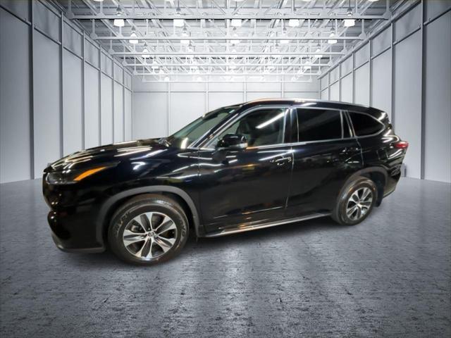 used 2021 Toyota Highlander car, priced at $29,999