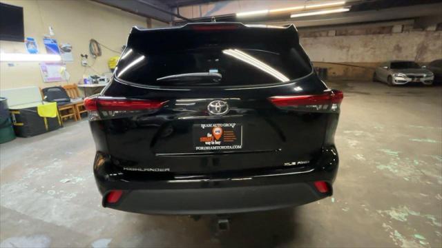 used 2021 Toyota Highlander car, priced at $29,999