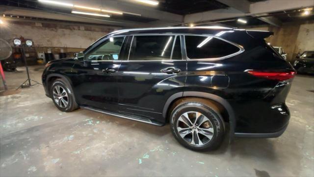 used 2021 Toyota Highlander car, priced at $29,999
