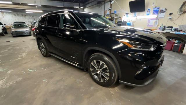 used 2021 Toyota Highlander car, priced at $29,999