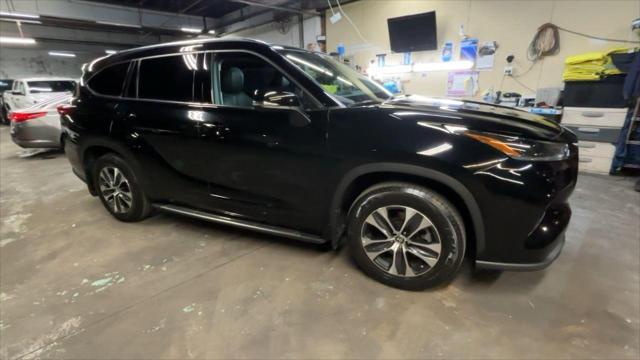 used 2021 Toyota Highlander car, priced at $29,999