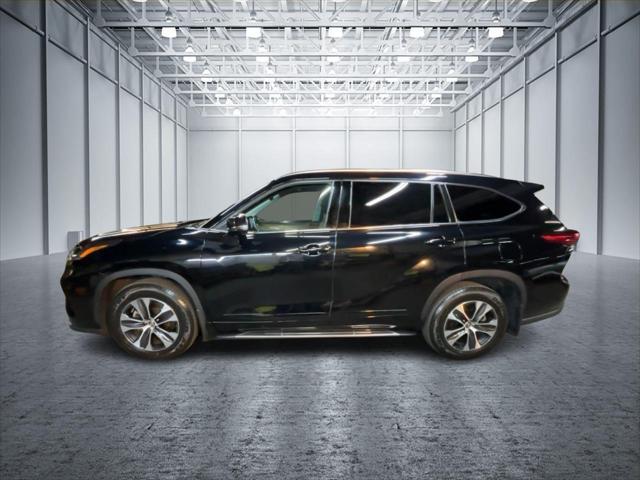 used 2021 Toyota Highlander car, priced at $29,999