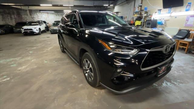 used 2021 Toyota Highlander car, priced at $29,999