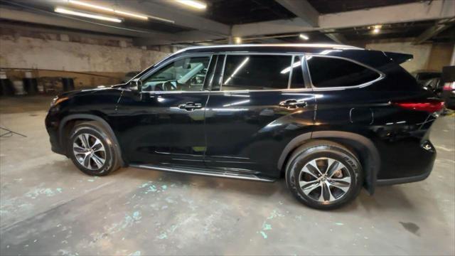 used 2021 Toyota Highlander car, priced at $29,999