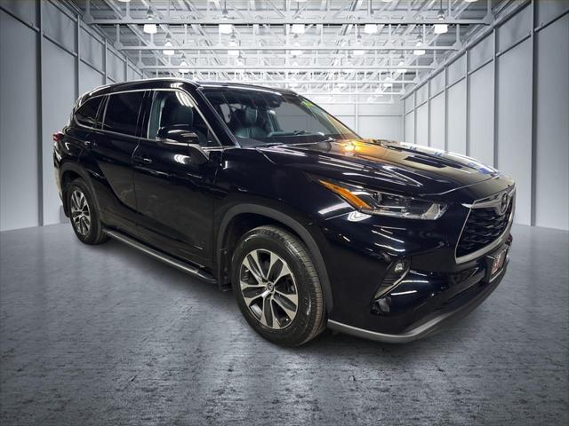 used 2021 Toyota Highlander car, priced at $29,999