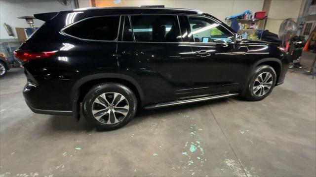 used 2021 Toyota Highlander car, priced at $29,999