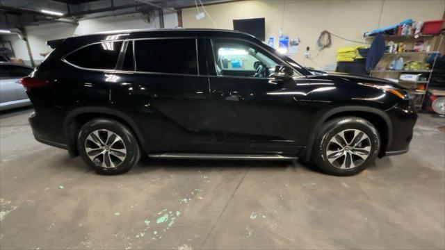 used 2021 Toyota Highlander car, priced at $29,999