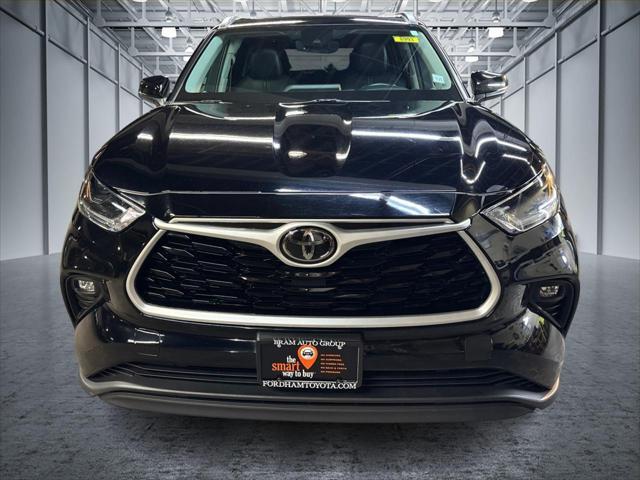 used 2021 Toyota Highlander car, priced at $29,999