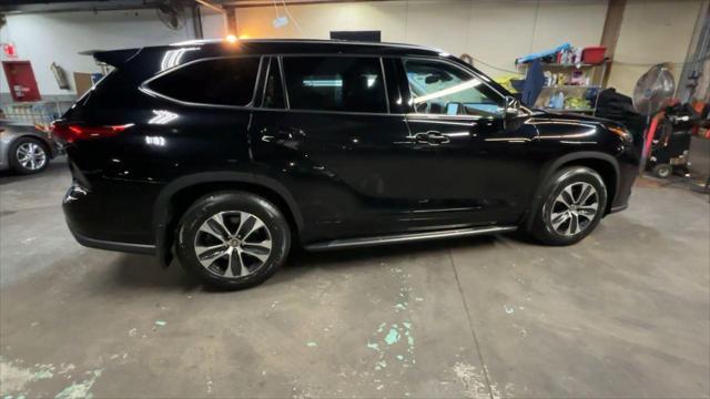 used 2021 Toyota Highlander car, priced at $29,999