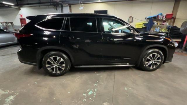 used 2021 Toyota Highlander car, priced at $29,999