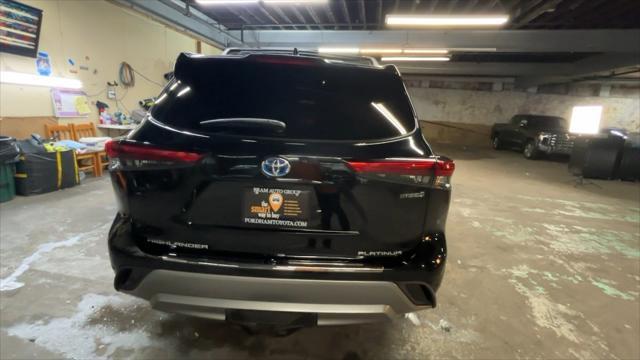 used 2021 Toyota Highlander Hybrid car, priced at $32,990