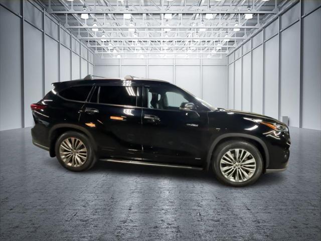 used 2021 Toyota Highlander Hybrid car, priced at $32,990