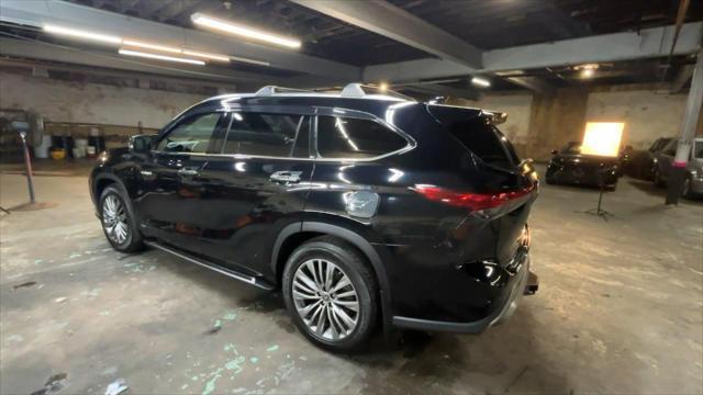 used 2021 Toyota Highlander Hybrid car, priced at $35,999