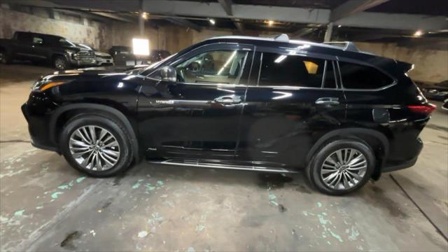 used 2021 Toyota Highlander Hybrid car, priced at $35,999